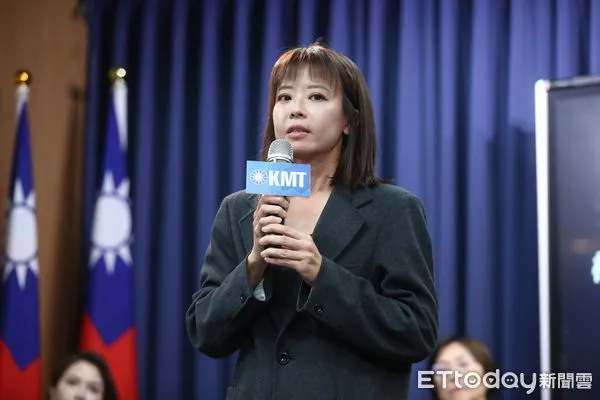 ▲國民黨議員江怡臻出席「孩子的安全誰來守護？ 校園糾紛遭刺亡，社會安全網大破洞」記者會。（圖／記者林敬旻攝）