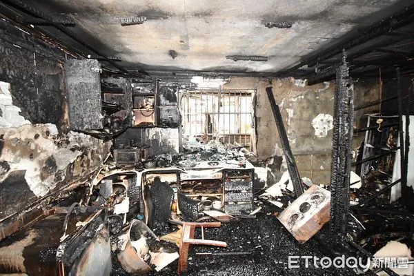 ▲▼  爐火使用不慎，住家遭燒毀。（圖／記者黃彥傑翻攝）