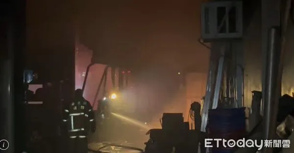 ▲▼快訊／台東農機行大火傳爆炸聲　麵店老闆娘急撤瓦斯桶「雙掌灼傷」。（圖／記者楊漢聲翻攝）