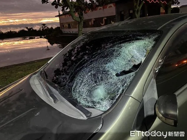 ▲▼       台東老翁過馬路遭撞飛，送醫搶救仍不治      。（圖／記者楊漢聲翻攝）