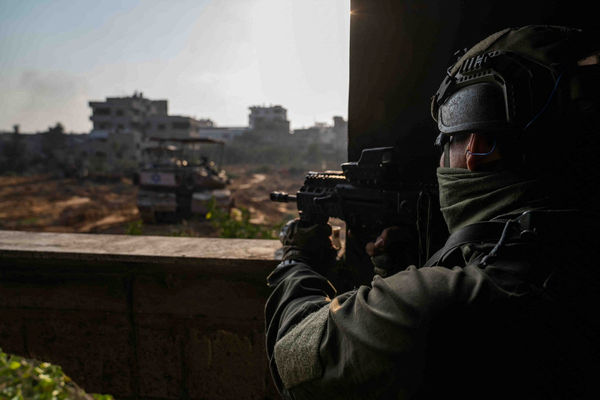 ▲▼以色列士兵在加薩走廊執行軍事行動。（圖／路透）