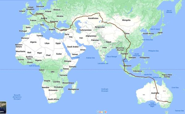 ▲▼柯金斯一家嘗試不搭飛機，靠著其他交通從英國到澳洲，但他們在跋涉1.6萬公里後，卻在東南亞破功。（圖／翻攝自buckleupdorothy.co.uk）