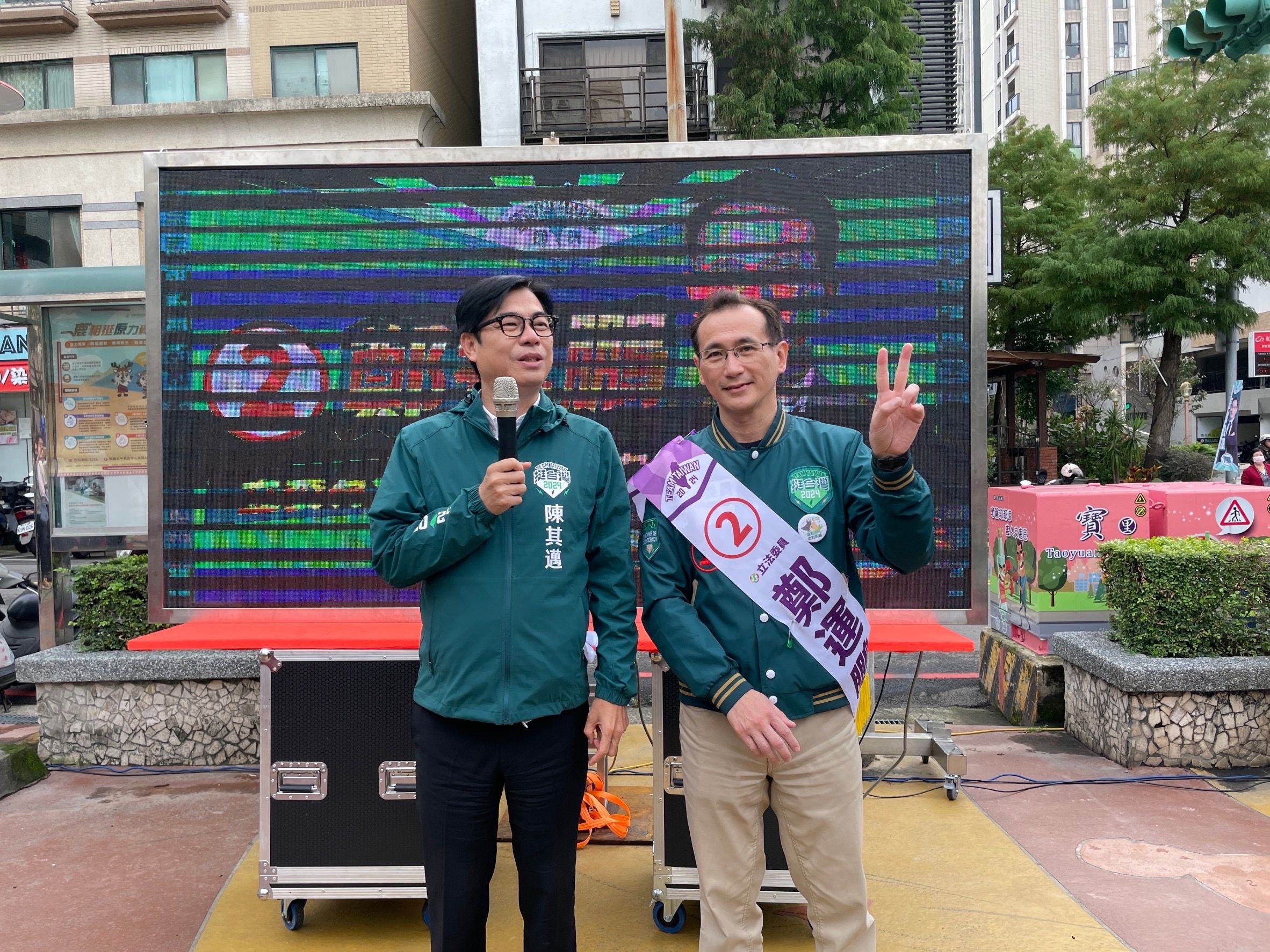 ▲▼高雄市長陳其邁，30日從高雄北上，一日站台輔選民進黨及民主大聯盟立委候選人鄭運鵬、吳崢、吳琪銘、蘇巧慧、許淑華、吳沛憶、苗博雅。（圖／高雄市競選總部提供）