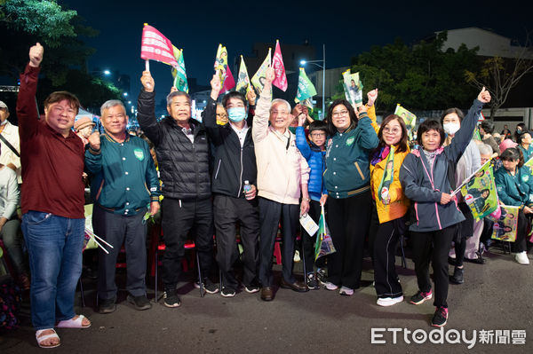 ▲▼  「搶救王義川大兵」到嘉義 全體高喊讓台灣女戰神王美惠續留國會   。（圖／記者翁伊森翻攝）