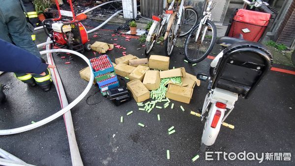 ▲▼台北市大同區承德路三段電池工作室鋰電池爆炸起火。（圖／記者黃彥傑攝）