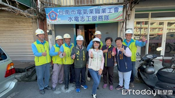 ▲台南市勞工局「做工行善團」近日在歲末寒冬中展現卓越的志工精神，為市民打造更溫馨的家園，市長黃偉哲慰勞感謝。（圖／記者林東良翻攝，下同）