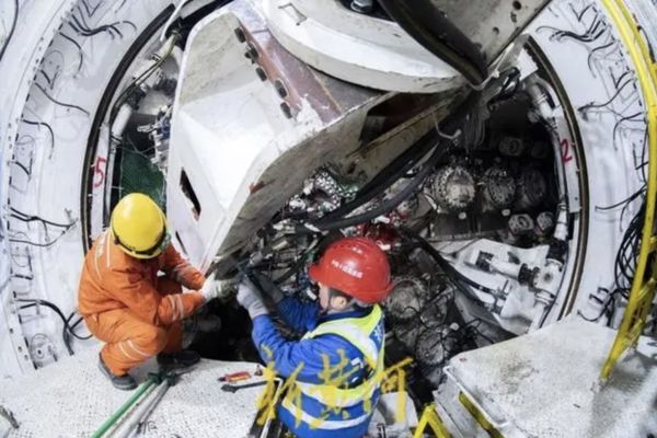 ▲青島膠州灣第二隧道南線主線隧道開始進行潛盾掘進工程。（圖／翻攝新黃河客戶端）