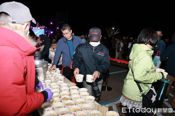▲清境跨年活動推出2米大火鍋、千人圍爐宴迎新年。（圖／南投縣政府提供）