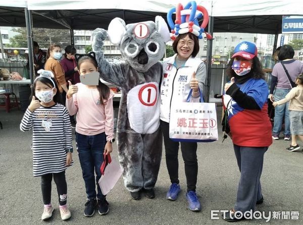 ▲台南市立委第三選區（北區安南區）候選人姚正玉元旦在小北夜市場地舉辦「正義迎新、元旦有好康」的親子歡樂營。（圖／記者林東良翻攝，下同）