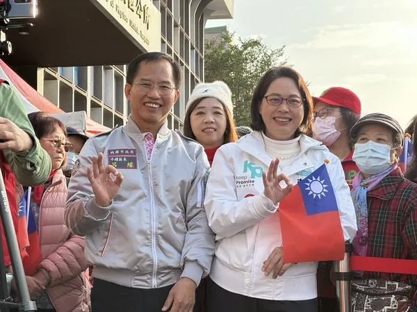 ▲迎新年！賴香伶登石門山