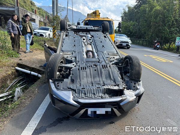 ▲▼             新竹男到阿里山看曙光發生車禍。（圖／記者翁伊森翻攝）