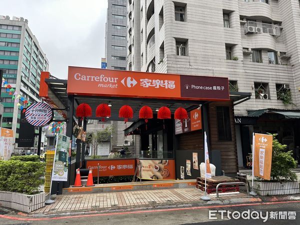 ▲▼東區明曜百貨後方巷弄的地下室大型店面，近期有連鎖賣場品牌進駐。（圖／記者賴志昶攝）