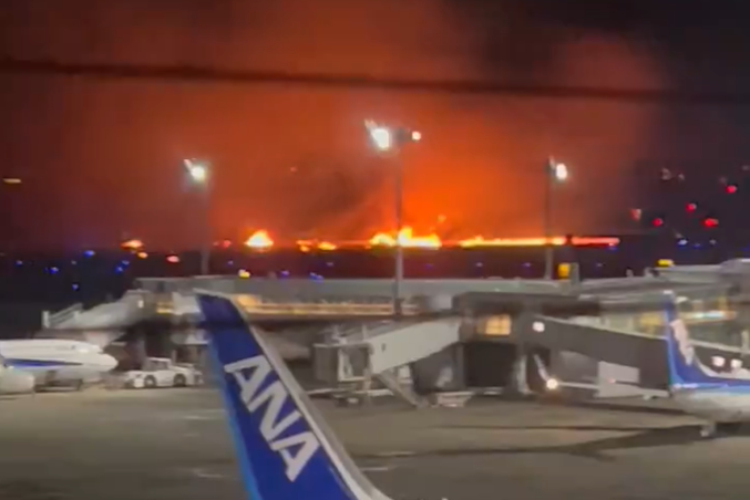 ▲▼羽田機場有客機起火。（圖／翻攝自X）