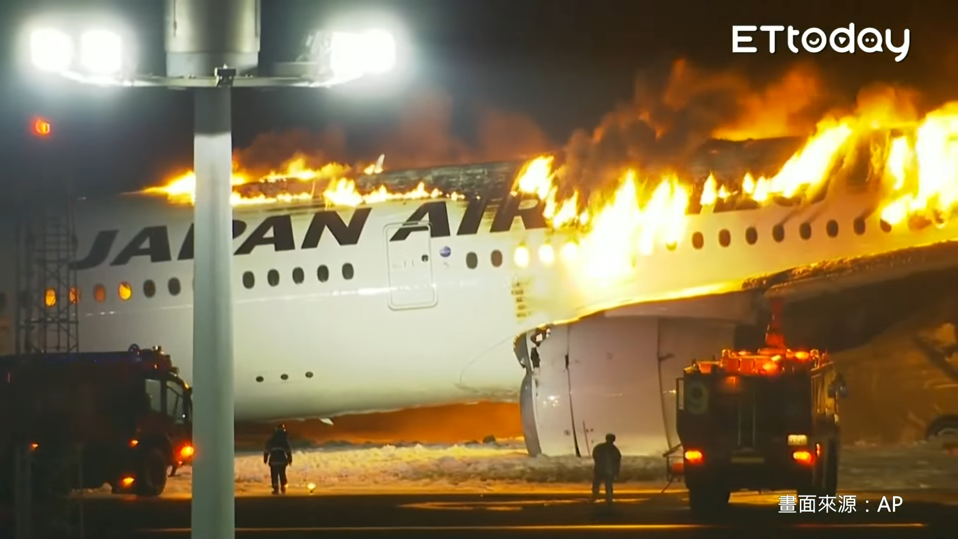 ▲▼日本航空飛機降落起火。（圖／達志影像）