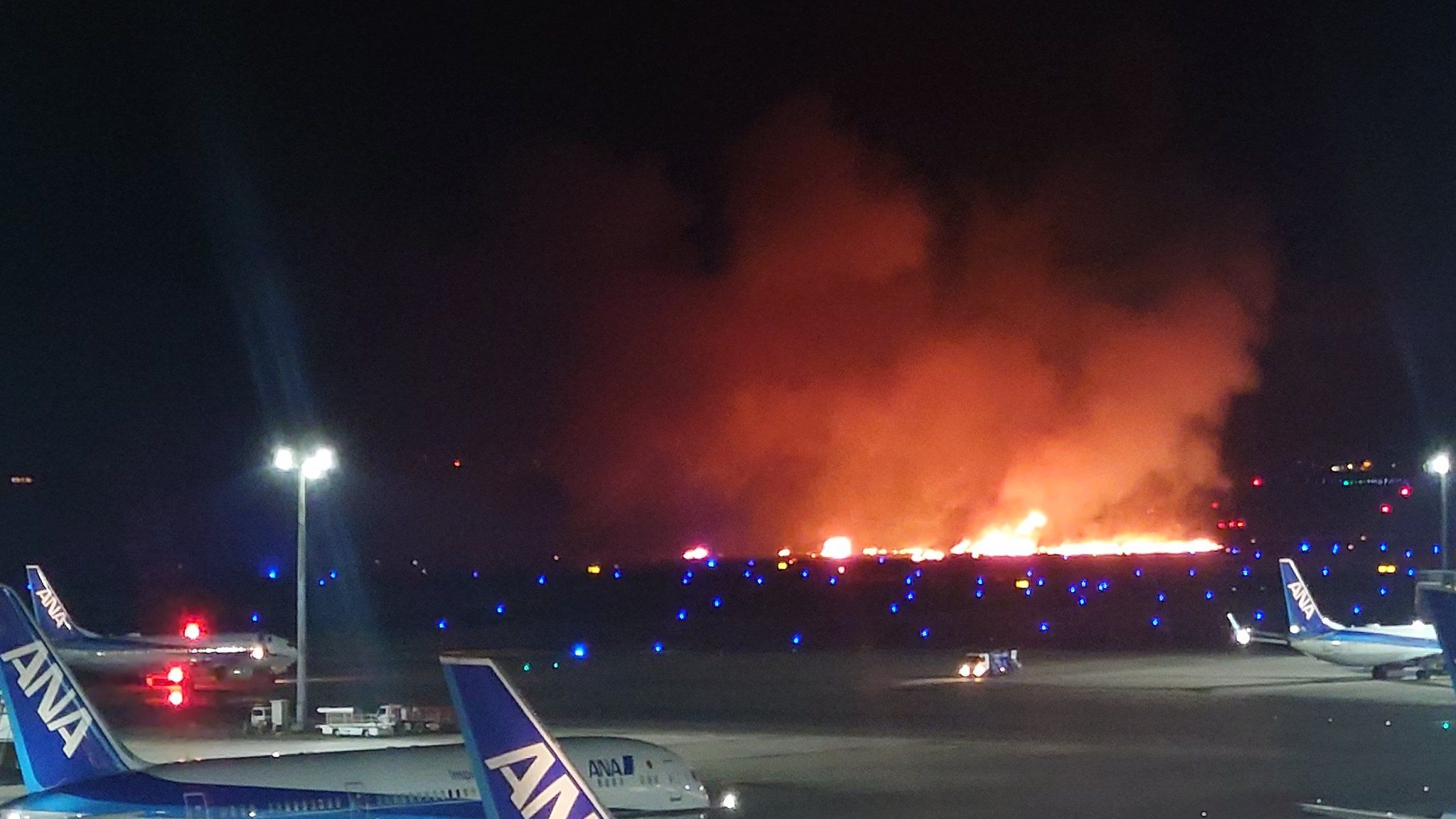 ▲▼羽田機場有客機起火。（圖／翻攝自X