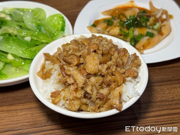 ▲▼美食網紅智明受邀擔任「基隆滷肉飯王者爭霸」美食評鑑家，深入八斗子探索在地美味。（圖／記者林育綾攝）