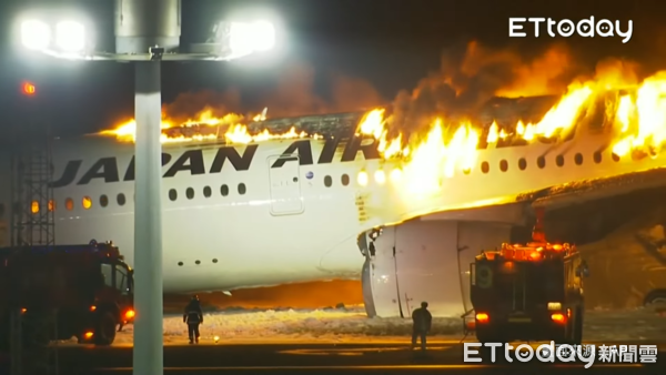 ▲▼日本航空飛機降落起火。（圖／達志影像）