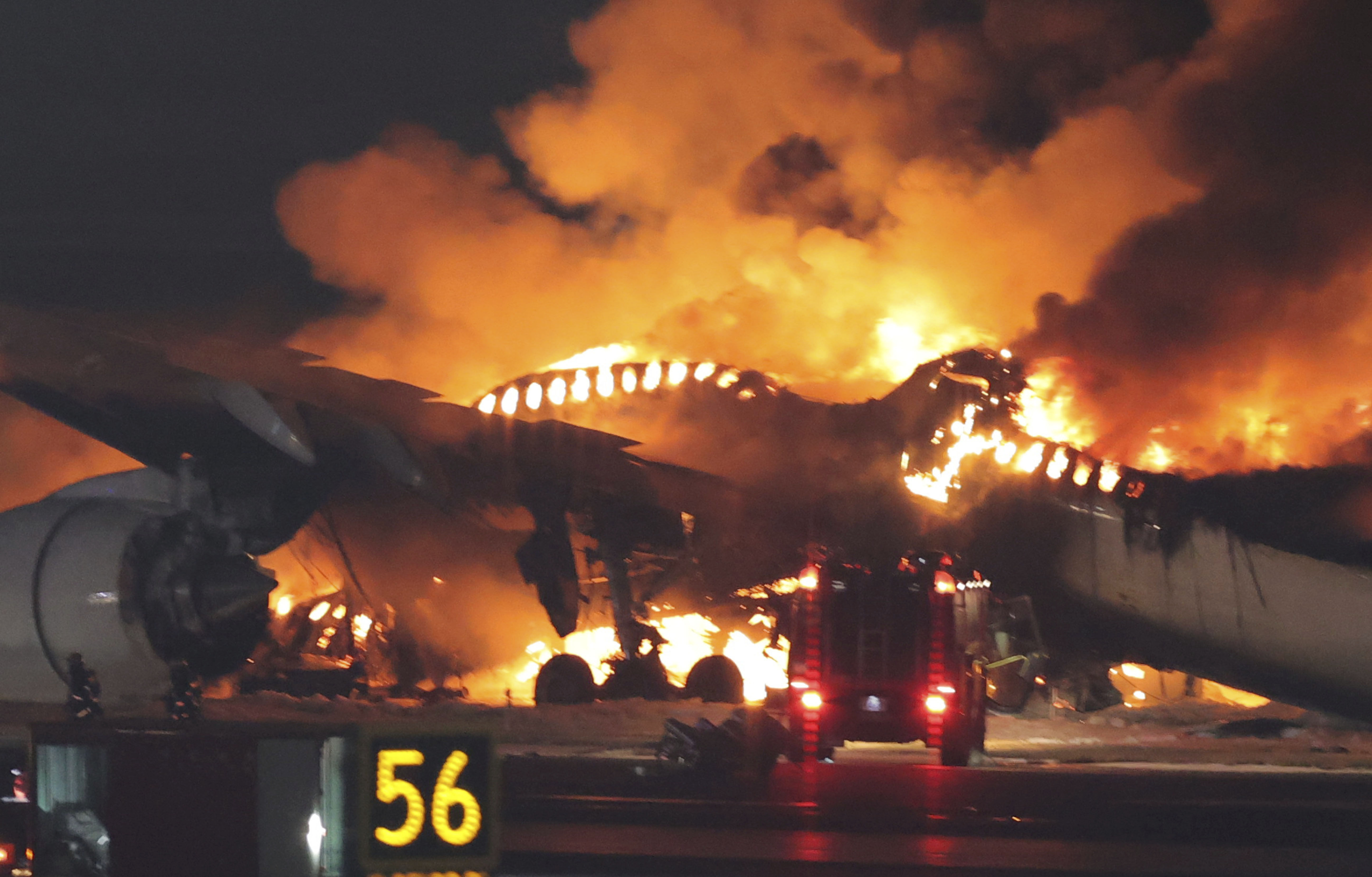 ▲▼日本航空JAL516班機2日在羽田機場跑道與海上保安廳DHC-8巡邏機相撞。（圖／達志影像／美聯社）