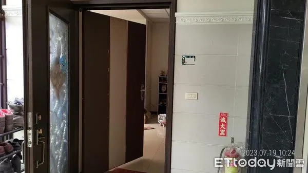 ▲▼行政執行署新北分署今（2日）舉辦2024年首場拍賣會，順利賣出大樓住宅與巷弄空地，因有投標者誤寫保證金票據抬頭，還特別提供「小知識」提醒民眾注意 。（圖／新北分署提供）