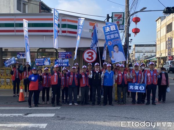 ▲▼傅崐萁率競選團隊、志工在花蓮縣長徐榛蔚陪同下在花蓮市重要路口，向民眾懇託。（圖／國民黨花蓮縣黨部提供，下同）