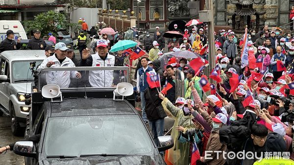 ▲▼ 侯友宜回防新北中和車掃  。（圖／記者崔至雲攝）