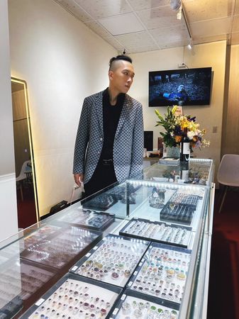 ▲▼ 周靄宏砸百萬開設首家珠寶實體店面。（圖／周靄宏本人提供）