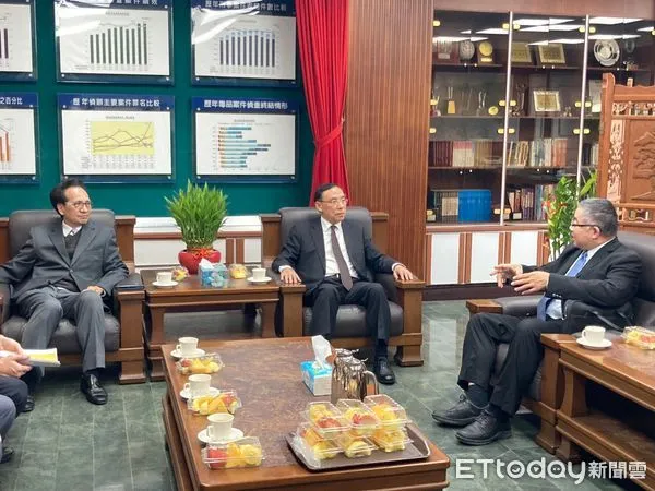 ▲法務部部長蔡清祥於昨日視察雲林虎尾地方檢察署及法務部調查局雲林縣調查站，嘉勉雲林查賄團隊之辦案辛勞。（圖／記者蔡佩旻翻攝）