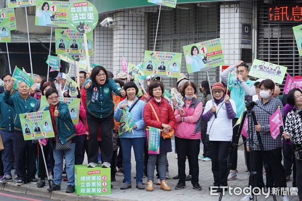 ▲▼ 選前10天 王美惠站路口、車掃、造勢大催票   。（圖／記者翁伊森翻攝）