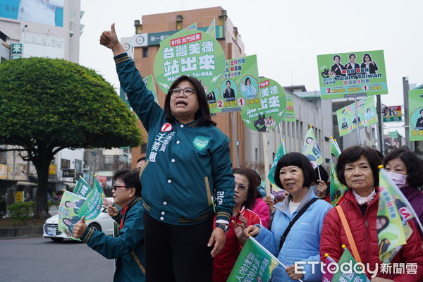 ▲▼ 選前10天 王美惠站路口、車掃、造勢大催票   。（圖／記者翁伊森翻攝）