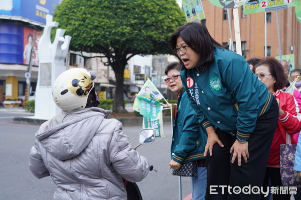 ▲▼ 選前10天 王美惠站路口、車掃、造勢大催票   。（圖／記者翁伊森翻攝）