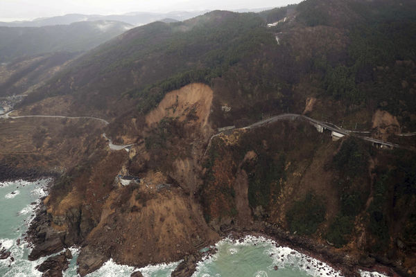 ▲▼日本規模7.6強震、令和6年能登半島地震、石川縣輪島市大面積土石流。（圖／達志影像／美聯社）