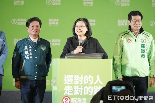 ▲▼ 蔡英文、賴清德、蕭美琴、余天出席「新北市土城選前造勢晚會」。（圖／記者湯興漢攝）