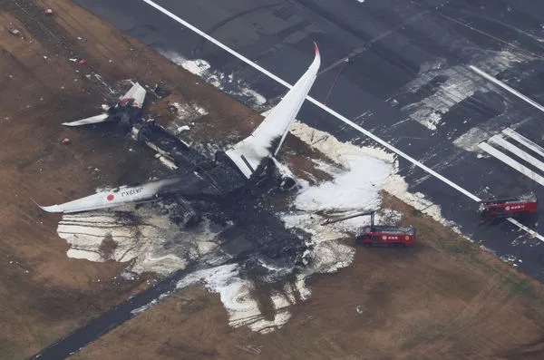 ▲▼日本航空JAL516在羽田機場與海保機相撞。（圖／達志影像／美聯社）