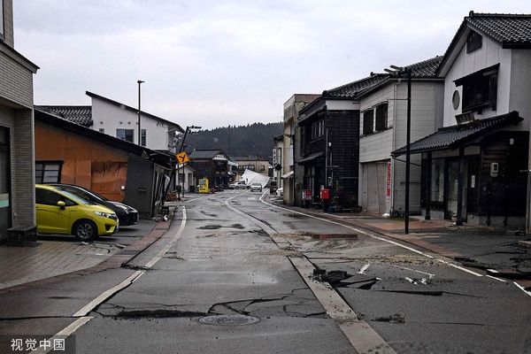 ▲▼日本石川縣能登地區在強震後地面出現嚴重破裂。（圖／CFP）