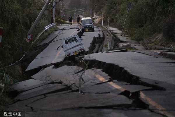 ▲▼日本石川縣能登地區在強震後地面出現嚴重破裂。（圖／CFP）