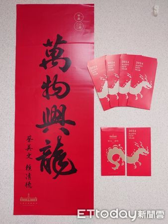 ▲總統府「萬物興龍」限量春聯和紅包袋索取地點。（圖／記者楊漢聲翻攝）