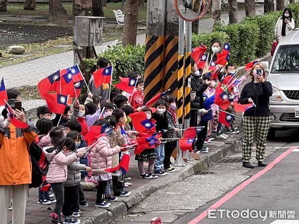 ▲▼侯友宜4日與張智倫上午在中和車隊掃街。（圖／記者蘇晏男攝）