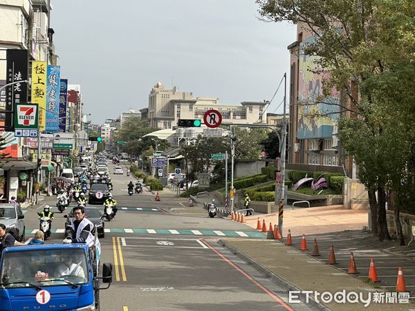 ▲▼柯文哲全台車掃第四天抵達新竹市，經過柯文哲曾就讀的新竹高級中學。（圖／記者袁茵攝）