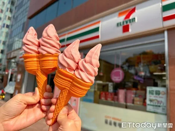 ▲▼7-11將在1月10日起開賣限量「草莓開運霜饗」霜淇淋。（圖／記者周姈姈攝、7-11提供）