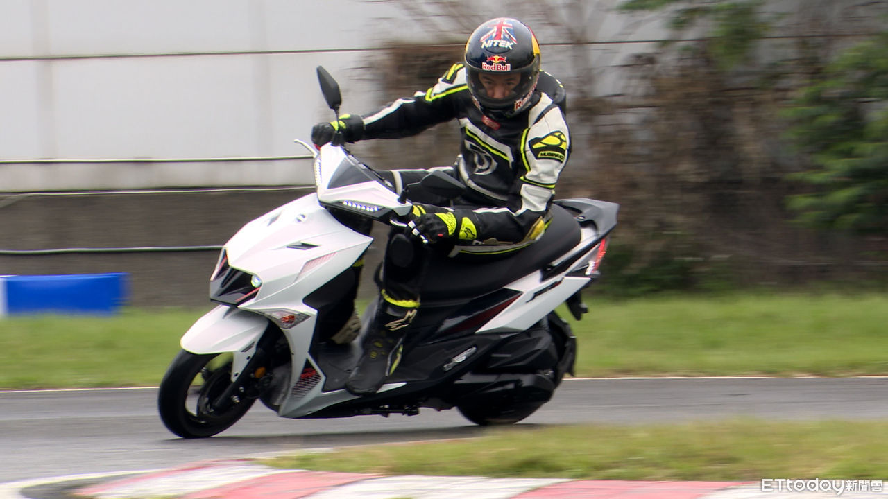 百冠王再進化！JET SL⁺運動速克達排氣量升級158cc SYM打造人車一體騎乘體驗 | ETtoday車雲 | ETtoday新聞雲