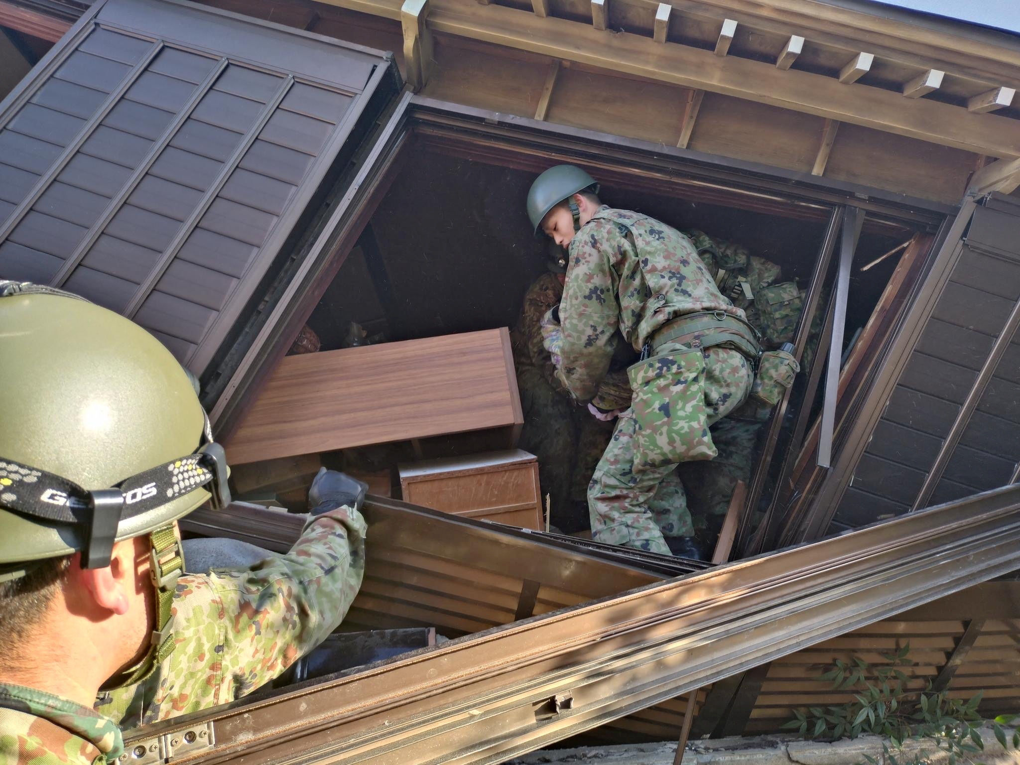 ▲▼自衛隊加入石川能登地震救災行列。（圖／路透）