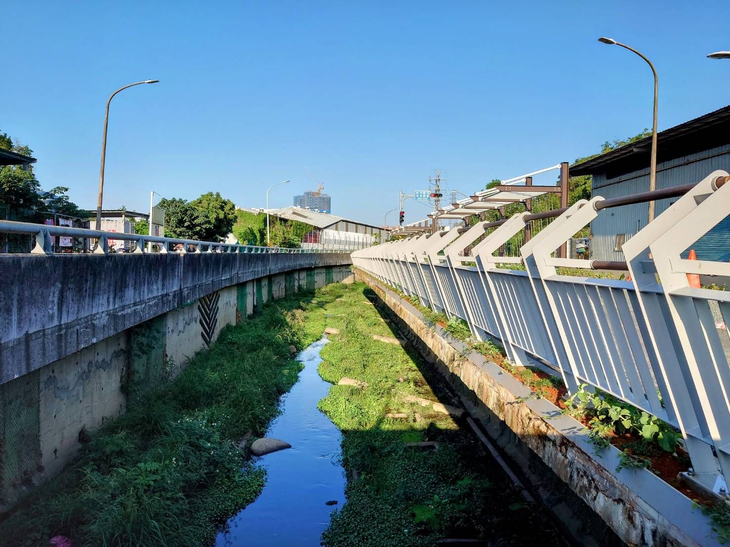 ▲新北中和水岸廊道延伸 藤寮坑溝第2期工程將完工。（圖／新北市水利局提供）