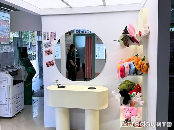 ▲▼全家於台中2門市引進正韓拍貼機。（圖／業者提供）