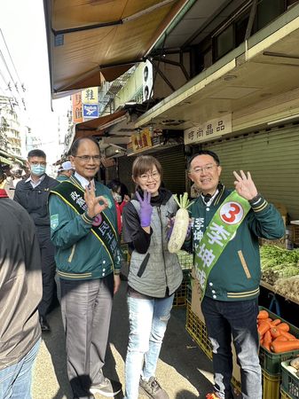 ▲▼「水牛伯」游錫堃陪李坤城掃街喊：拒絕賄選　蔡明堂邀徐巧芯催票。（圖／李坤城提供、翻攝蔡明堂臉書）