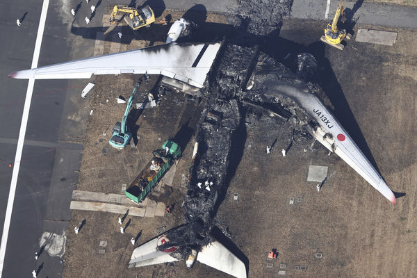 ▲▼ 羽田機場兩機相撞事故，日本航空,日航客機殘骸空拍。（圖／達志影像／美聯社）
