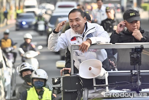 ▲侯友宜新北市板橋車隊掃街。（圖／記者李毓康攝）