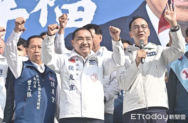 ▲侯友宜新北市板橋車隊掃街。（圖／記者李毓康攝）