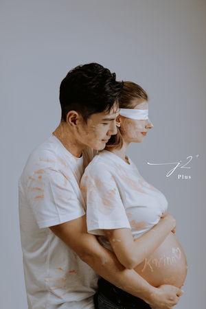 ▲祖雄(左)與佳娜的孕婦寫真。（圖／J2Plus婚紗攝影提供）
