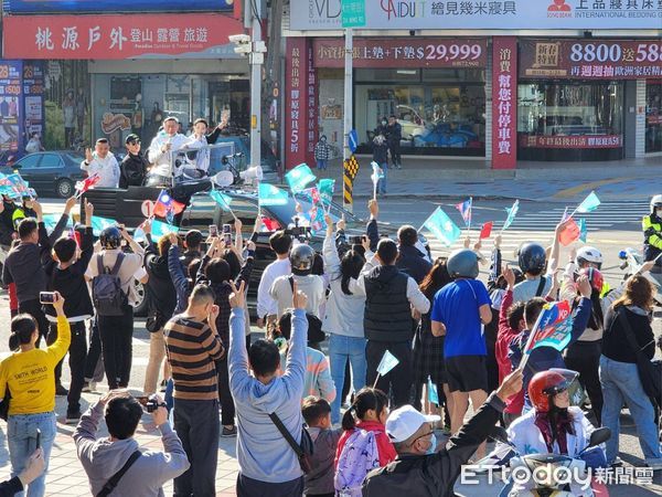 ▲▼柯文哲台中車掃、造勢。（圖／記者陳家祥攝）