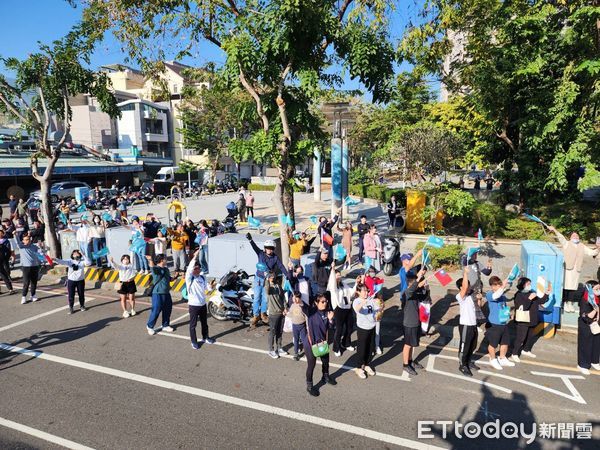 ▲▼民眾黨總統候選人柯文哲台中車掃、造勢。（圖／記者陳家祥攝）